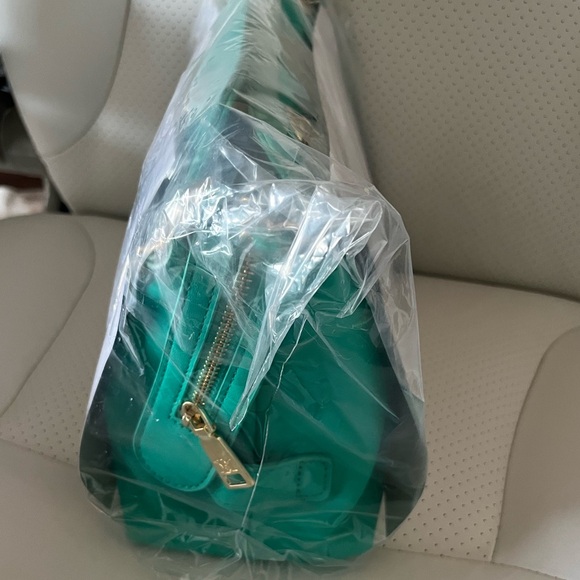 BADGLEY MISCHKA Medium Zippered Tote Bag